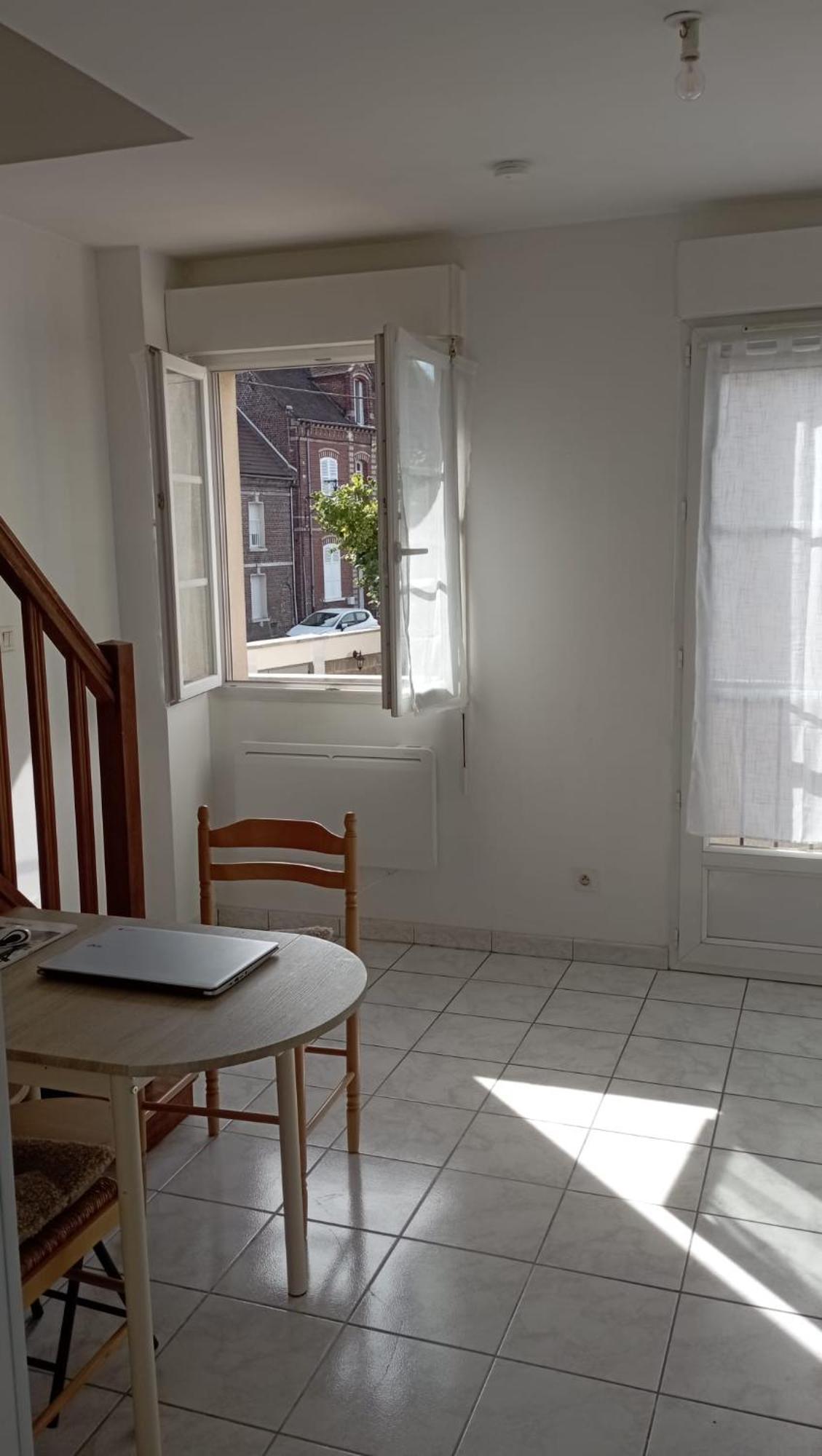 Duplex Lumineux Avec Parking Et Wi-fi Offert Apartment Beauvais