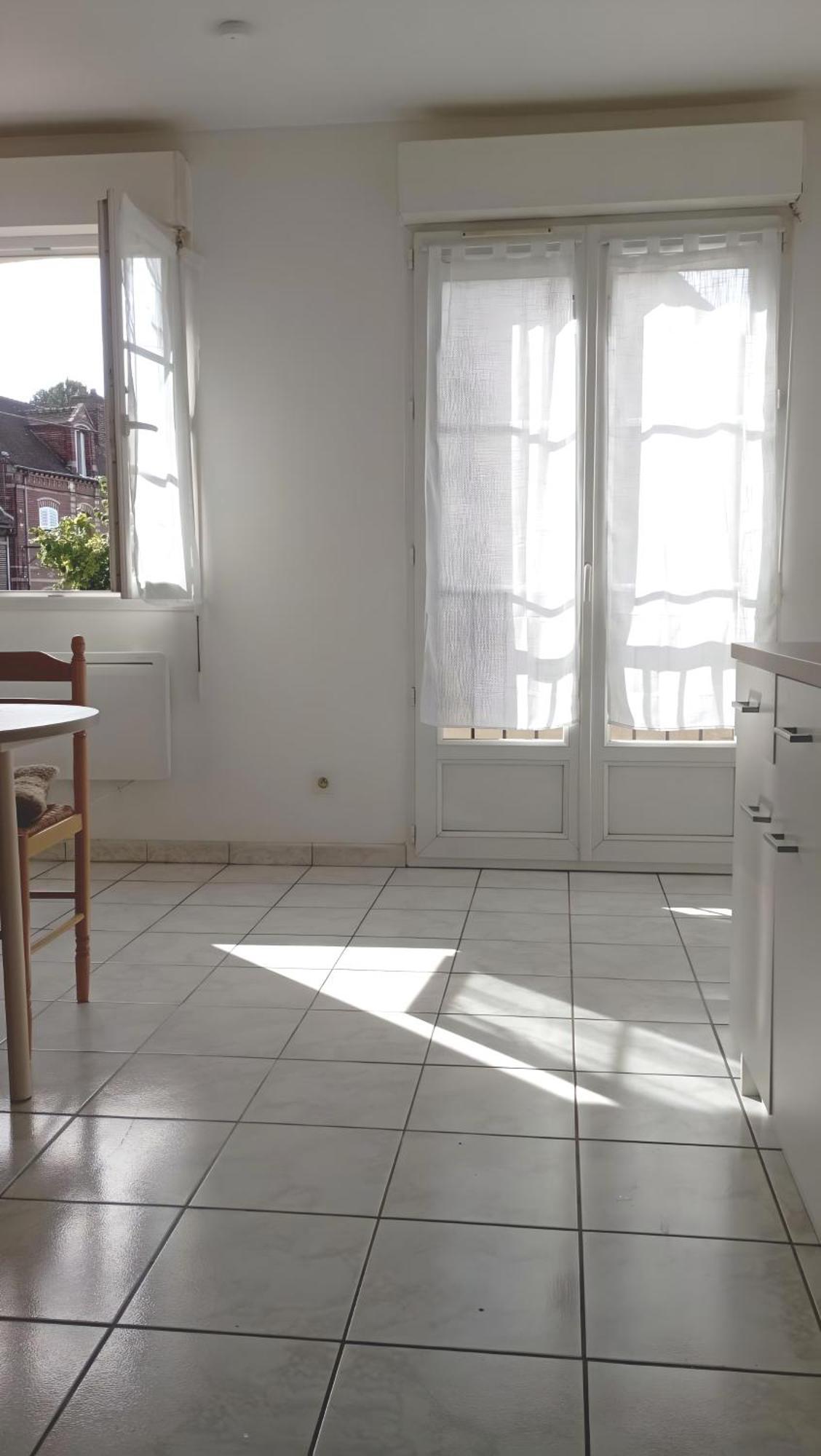 Duplex Lumineux Avec Parking Et Wi-fi Offert Apartment